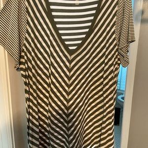 Maurices v neck t shirt